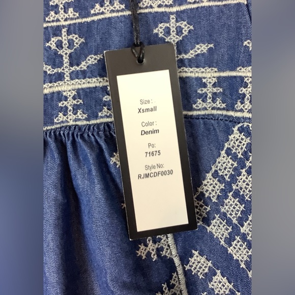 Romeo + Juliet Couture Chambray Embroidered Dress Size XS NWT - Picture 4 of 6